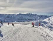 les-portes-du-soleil-skiing-1